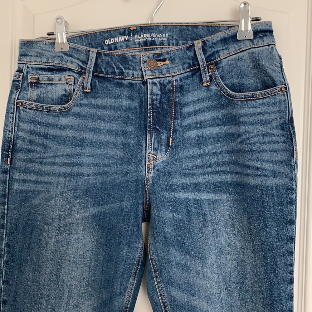 ON mid-rise cropped flares. - Picture 2 of 8